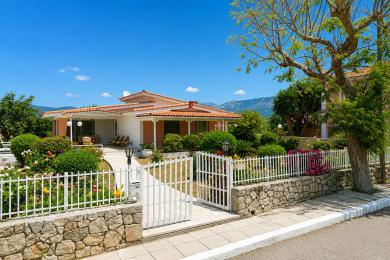 House Sale - LAKITHRA, MUNICIPALITY OF LIVATHOS - SOUTH