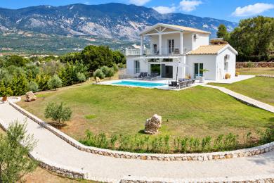 Villa Sale - PESSADA, MUNICIPALITY OF LIVATHOS - SOUTH